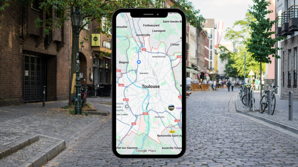 Recherche d'un commerce local sur Google Maps via un smartphone à Toulouse.
